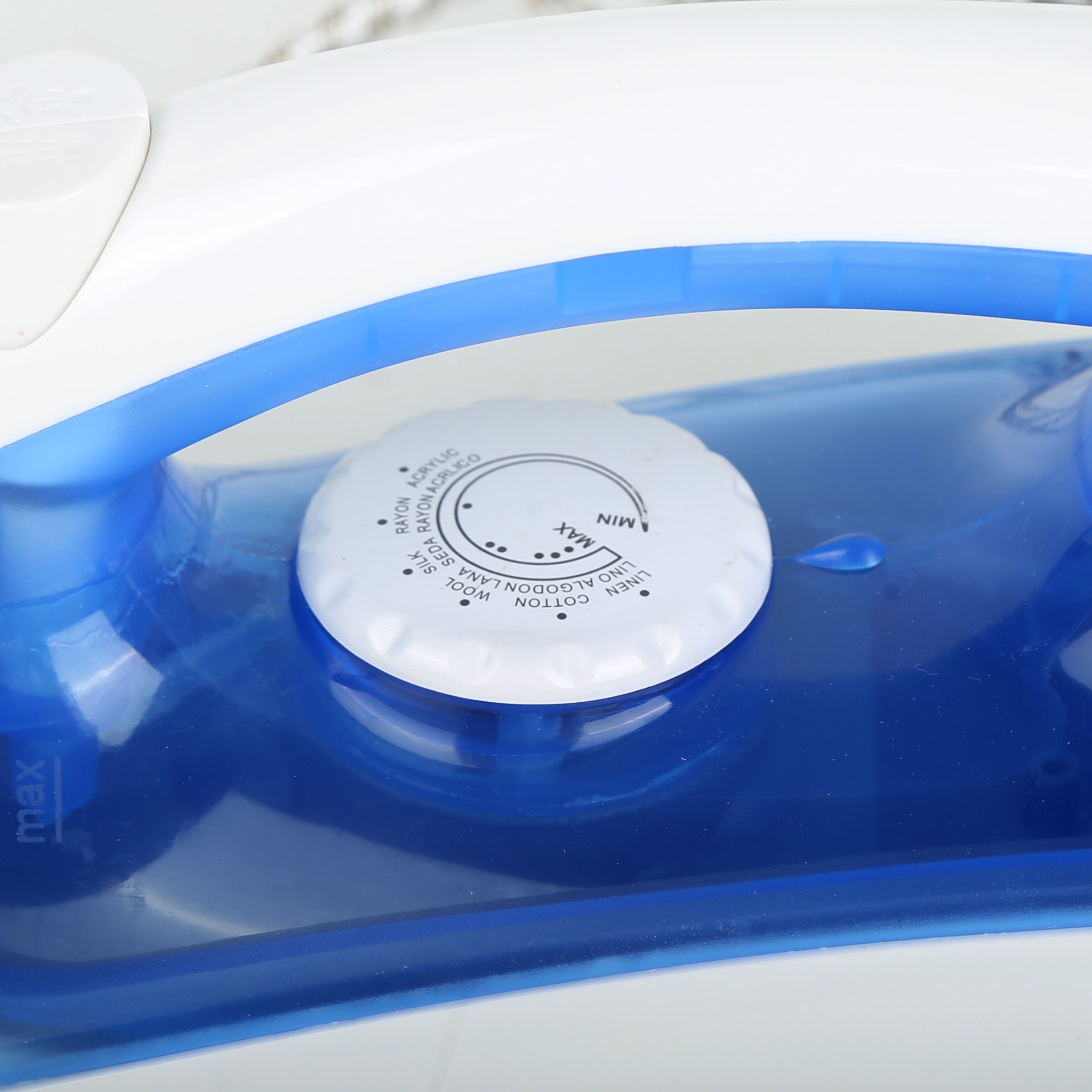 Disnie 2200W Steam Iron with Ceramic Soleplate